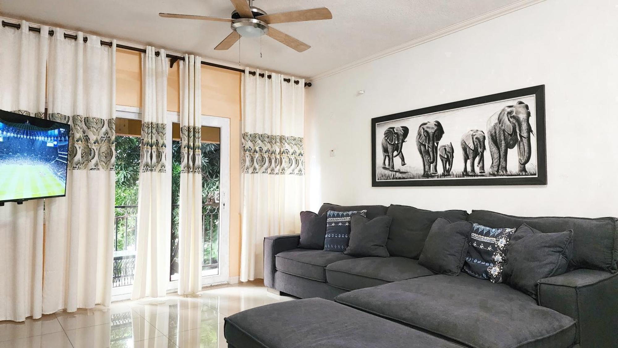 Central Upscale New Kingston Apt With Pool Exterior photo
